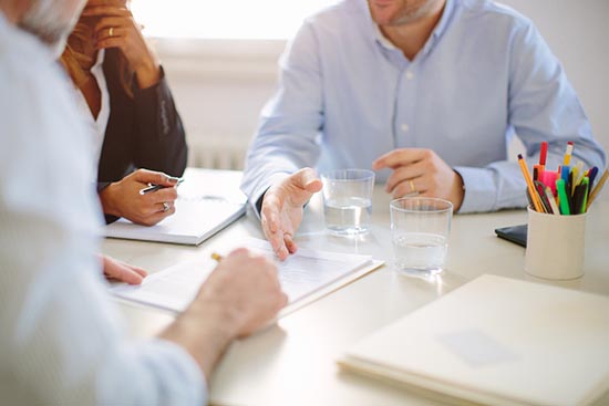 被隱瞞病情成年腫瘤患者/成年文盲是否可以由法定代理人代簽知情同意書？